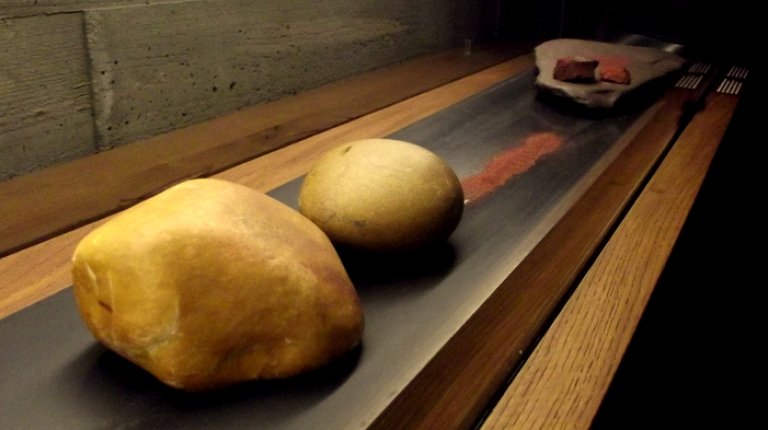 9.4 Mineral pigments and a reconstruction showing their production